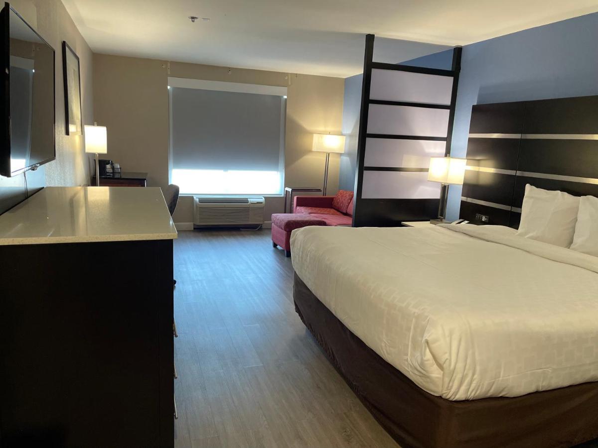 Отель Clarion Pointe Atlanta Airport Колледж Парк Экстерьер фото
