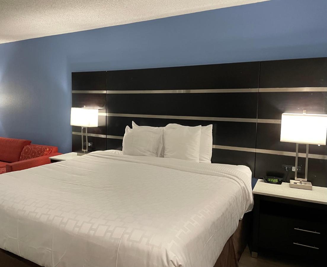 Отель Clarion Pointe Atlanta Airport Колледж Парк Экстерьер фото
