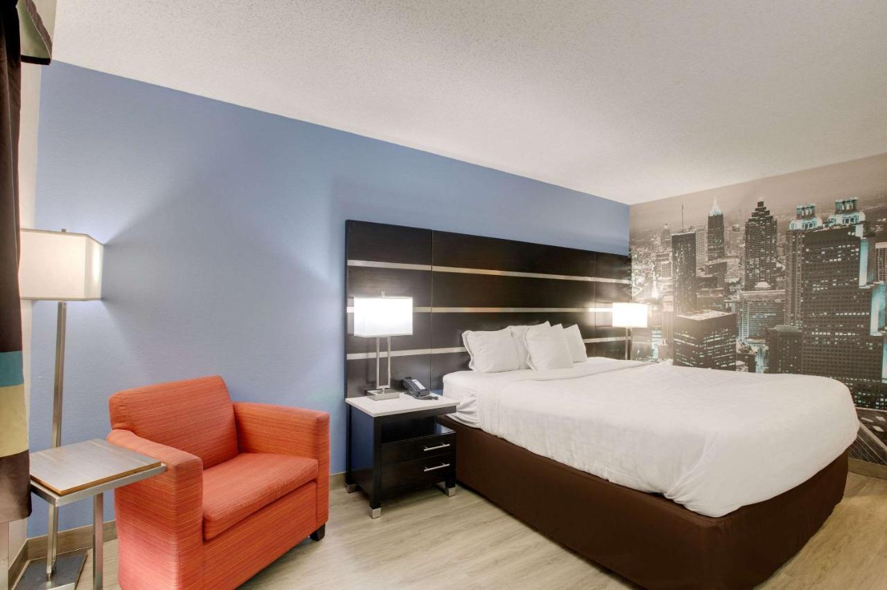 Отель Clarion Pointe Atlanta Airport Колледж Парк Экстерьер фото