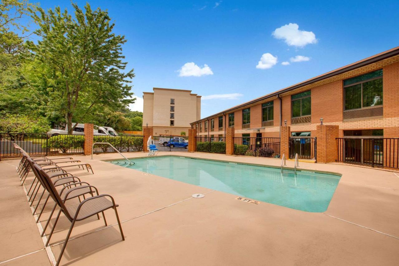 Отель Clarion Pointe Atlanta Airport Колледж Парк Экстерьер фото