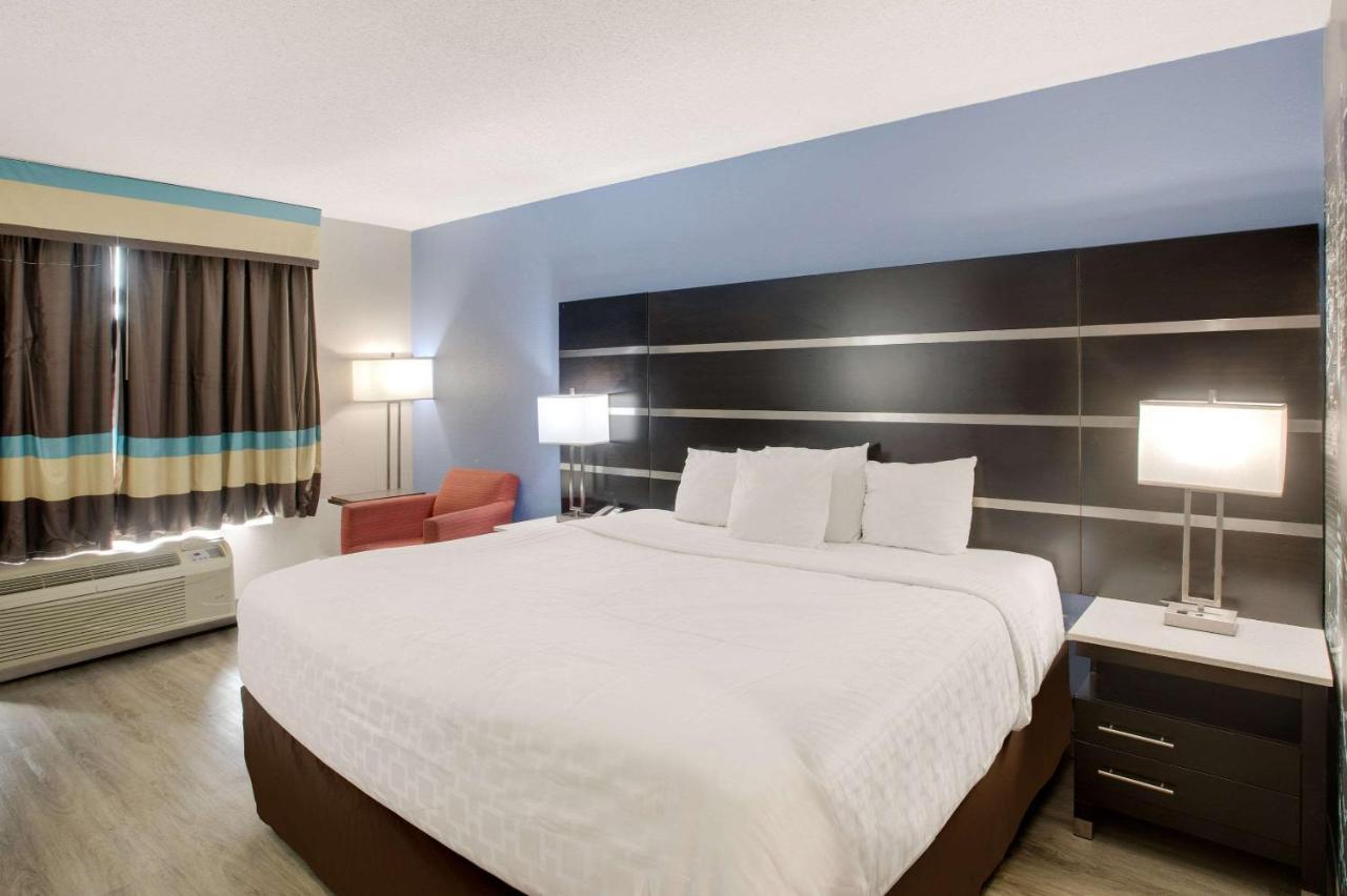 Отель Clarion Pointe Atlanta Airport Колледж Парк Экстерьер фото