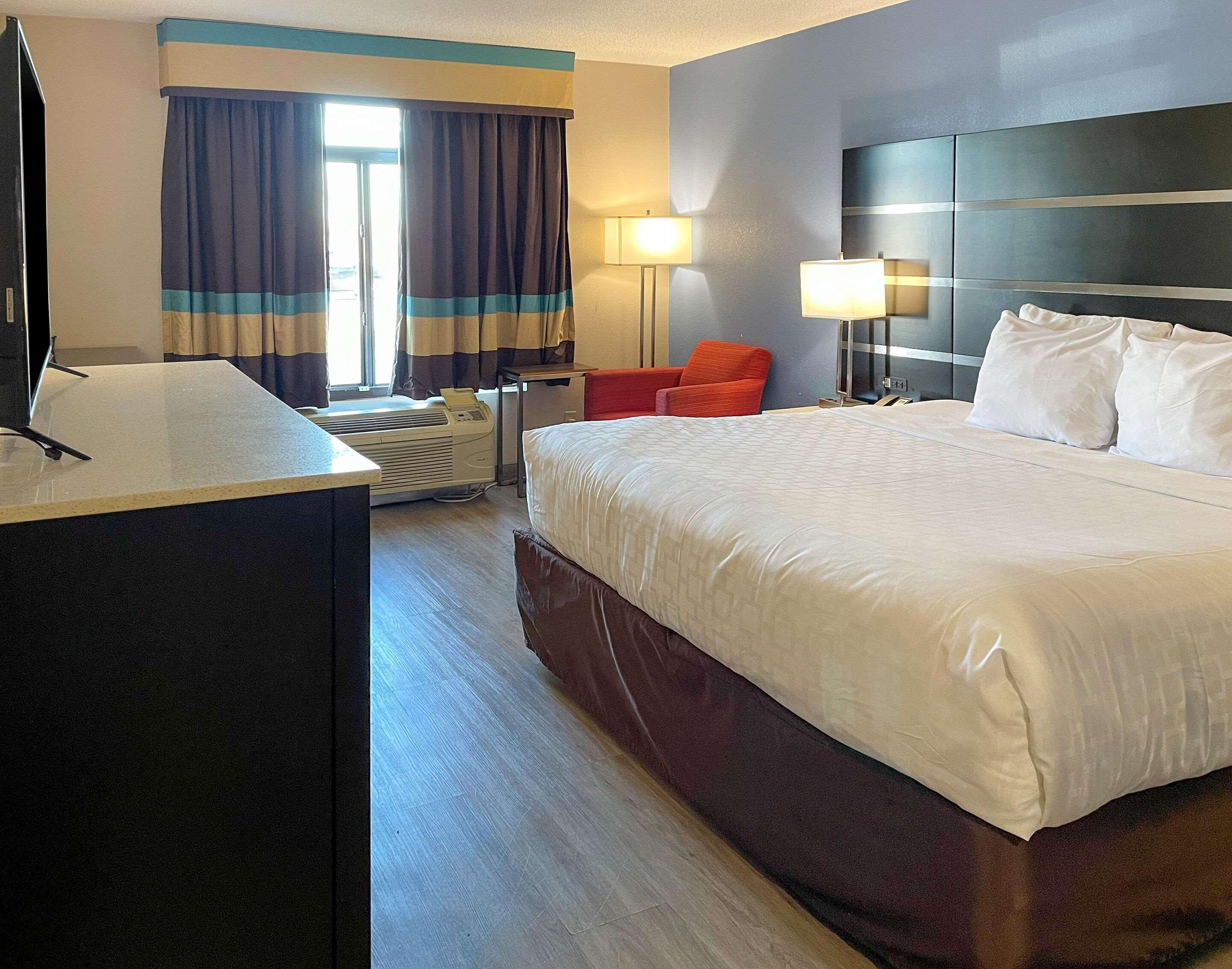 Отель Clarion Pointe Atlanta Airport Колледж Парк Экстерьер фото