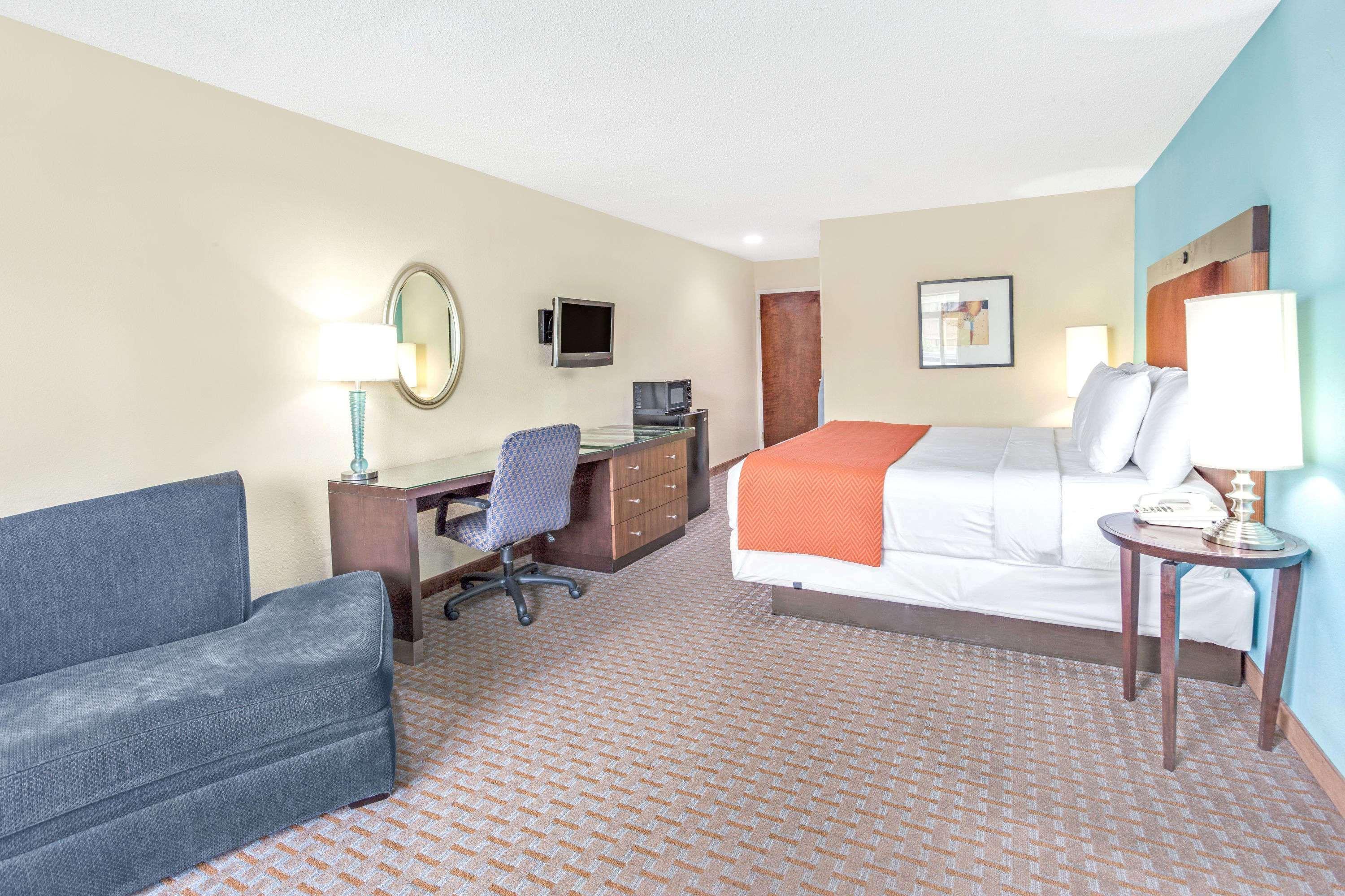 Отель Clarion Pointe Atlanta Airport Колледж Парк Экстерьер фото