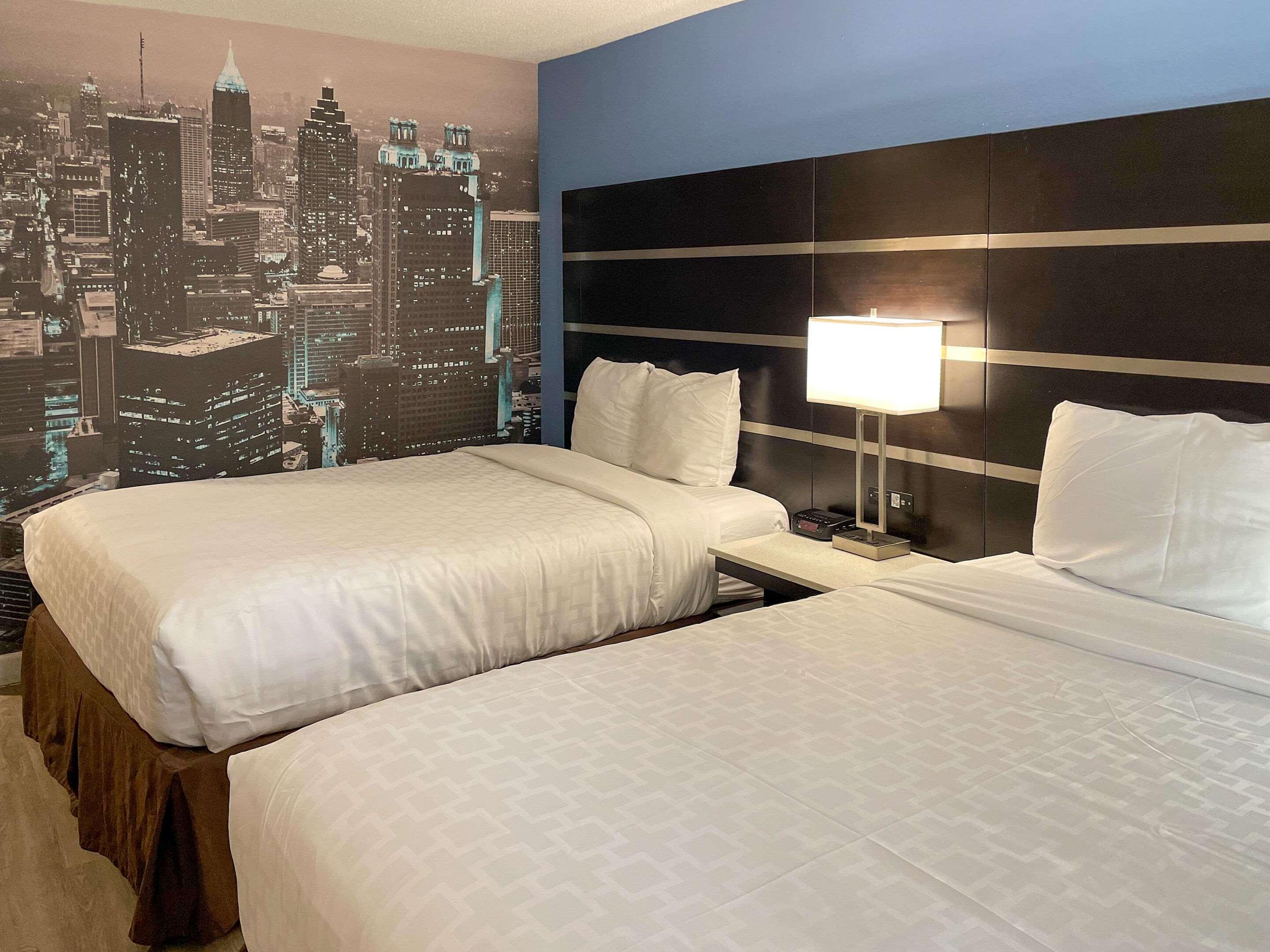Отель Clarion Pointe Atlanta Airport Колледж Парк Экстерьер фото